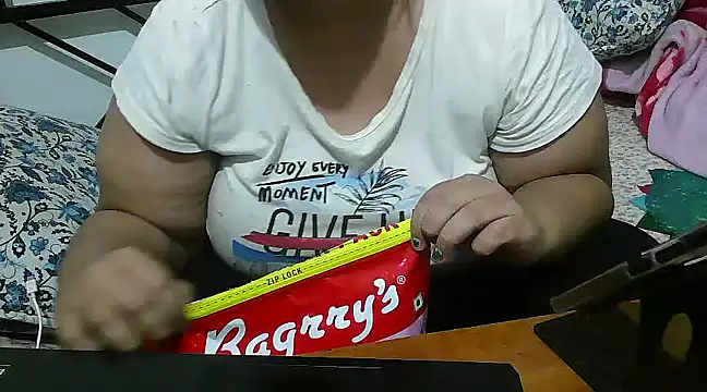 Snapshot of Queen_of_boobs01 chatting on February 1, 2025, 6:40 pm Queen of boobs01 online show from February 1, 2025, 6:40 pm