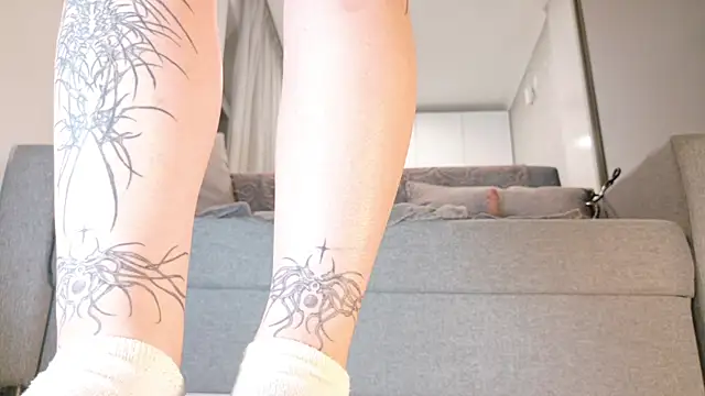 Yuriko May online show from October 13, 2025, 4:18 pm