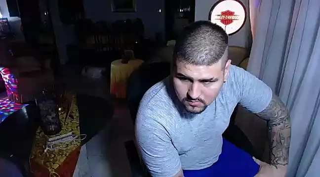 Snapshot of pitbullveryhot chatting on February 26, 2025, 8:15 am pitbullveryhot online show from February 26, 2025, 8:15 am