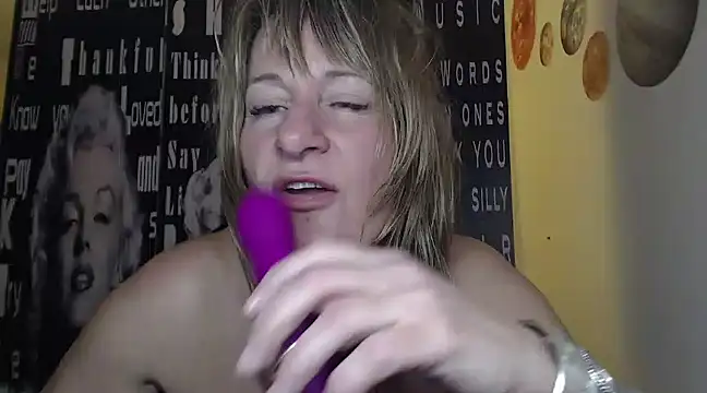 BettyDavisX online show from December 9, 2024, 1:07 am