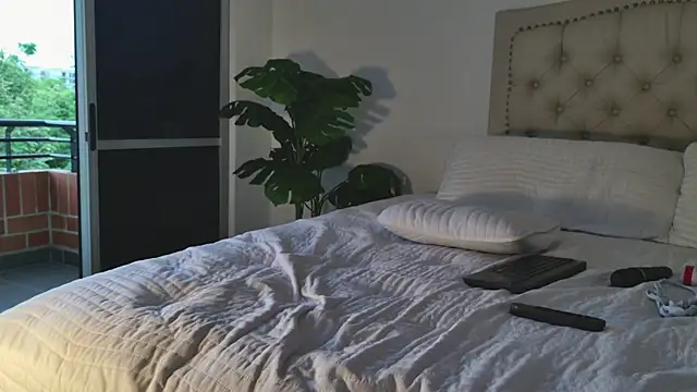 Scarlett grand online show from November 5, 2025, 9:48 pm