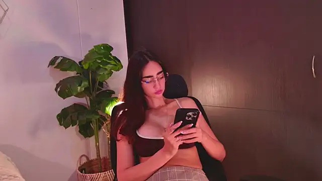 Scarlett grand online show from June 28, 2026, 3:40 pm