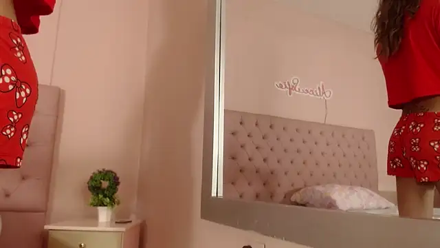 alice sofia online show from October 12, 2025, 12:59 pm