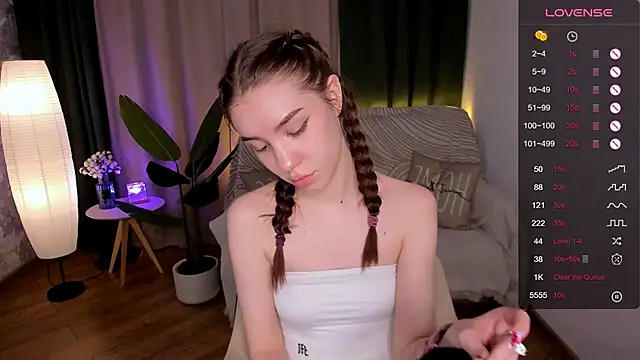 Snapshot of MilliBrown_ chatting on February 19, 2025, 3:05 pm MilliBrown online show from February 19, 2025, 3:05 pm