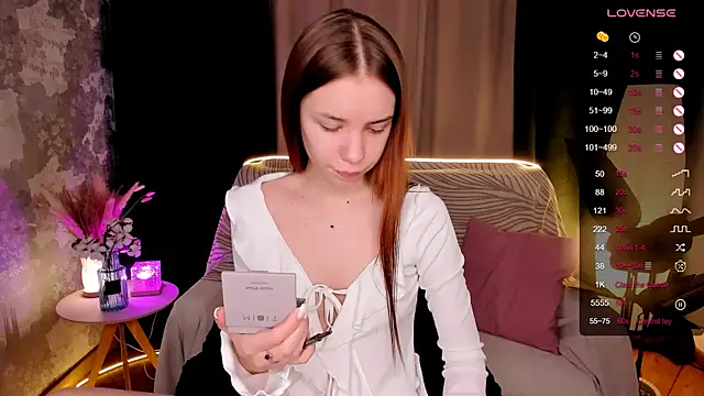 Snapshot of MilliBrown_ chatting on October 13, 2025, 7:19 am MilliBrown online show from October 13, 2025, 7:19 am