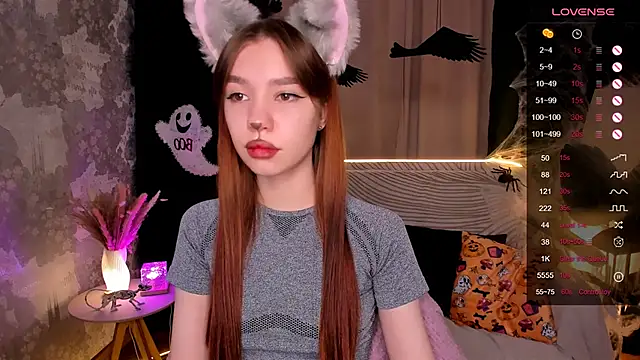 Snapshot of MilliBrown_ chatting on October 25, 2025, 6:43 am MilliBrown online show from October 25, 2025, 6:43 am