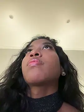 Snapshot of IamCrystal2 chatting on December 17, 2024, 8:32 pm IamCrystal2 online show from December 17, 2024, 8:32 pm