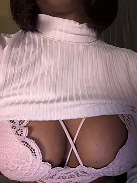 Snapshot of IamCrystal2 chatting on January 16, 2025, 10:44 pm IamCrystal2 online show from January 16, 2025, 10:44 pm