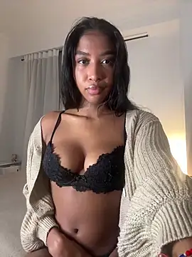 IamCrystal2 online show from February 4, 2026, 4:40 am