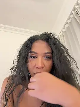IamCrystal2 online show from May 16, 2026, 12:51 am