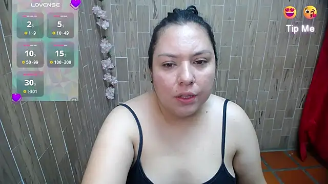 solyeria online show from March 26, 2026, 3:56 am