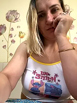 Snapshot of Bia_sexynovaes chatting on November 17, 2025, 10:54 am Bia sexynovaes online show from November 17, 2025, 10:54 am