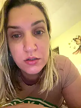 Snapshot of Bia_sexynovaes chatting on December 13, 2025, 10:04 pm Bia sexynovaes online show from December 13, 2025, 10:04 pm