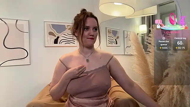 Snapshot of Lella_Ryann_ chatting on October 18, 2025, 1:45 pm Lella Ryann online show from October 18, 2025, 1:45 pm