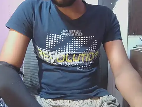 Snapshot of KissesBoyAD chatting on September 18, 2025, 5:04 pm KissesBoyAD online show from September 18, 2025, 5:04 pm