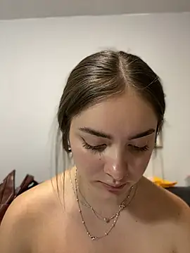 imlindapink online show from January 16, 2025, 9:51 pm