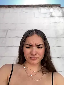 imlindapink online show from January 22, 2025, 3:40 pm