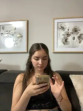 imlindapink online show from January 22, 2025, 6:41 pm