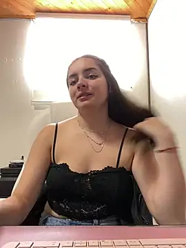 imlindapink online show from February 6, 2025, 2:37 pm