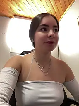 imlindapink online show from March 3, 2025, 4:14 pm