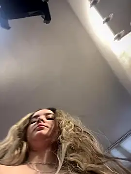 imlindapink online show from September 26, 2025, 4:11 pm