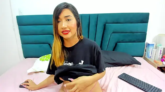 LisaWhite  online show from March 4, 2025, 4:27 am