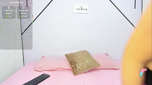 LisaWhite  online show from November 12, 2025, 12:38 pm