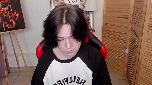 fiamoory online show from November 18, 2025, 8:08 am