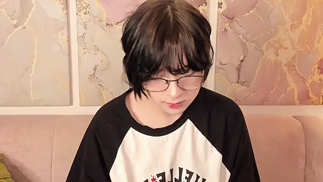 fiamoory online show from November 19, 2025, 12:10 am