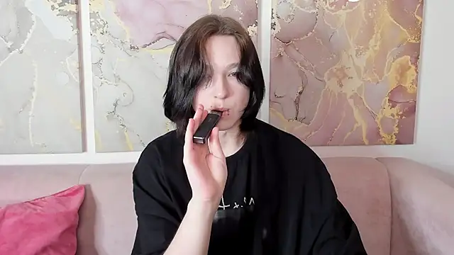 fiamoory online show from June 13, 2026, 1:25 am