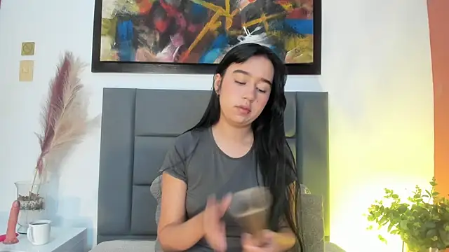 LaraGoldd online show from October 15, 2025, 12:33 am