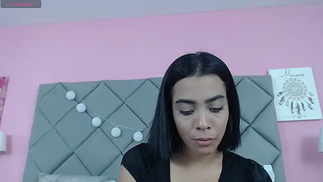 SaraSchmitt online show from January 30, 2025, 7:26 pm