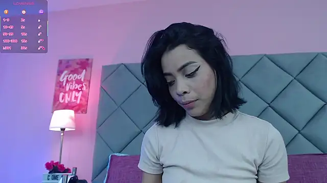 SaraSchmitt online show from March 12, 2025, 7:17 pm