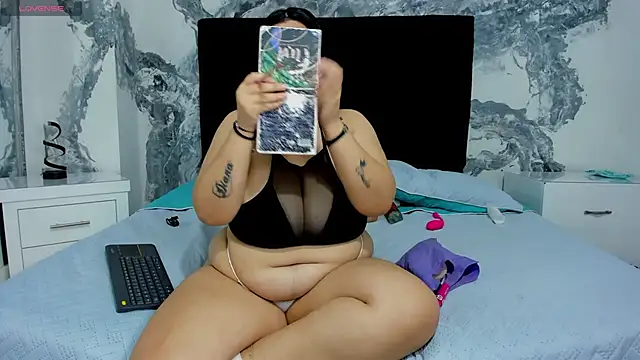 Snapshot of JulietaKane chatting on October 28, 2025, 5:00 am JulietaKane online show from October 28, 2025, 5:00 am