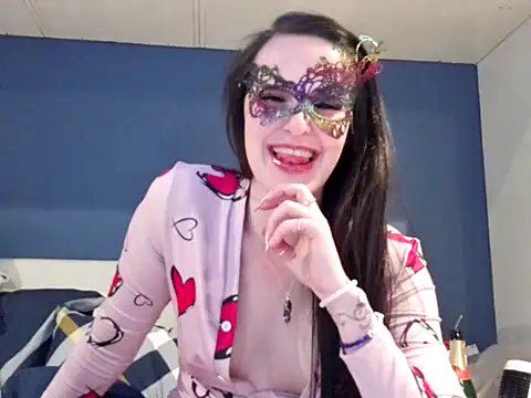 Snapshot of LexiSnowUK chatting on January 2, 2025, 8:35 pm LexiSnowUK online show from January 2, 2025, 8:35 pm