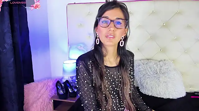  jade white  online show from March 14, 2025, 12:51 pm