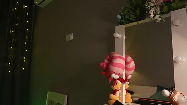 Snapshot of norakisses chatting on January 12, 2025, 7:53 pm norakisses online show from January 12, 2025, 7:53 pm