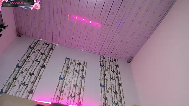 Strella ferrera online show from September 30, 2025, 2:33 pm