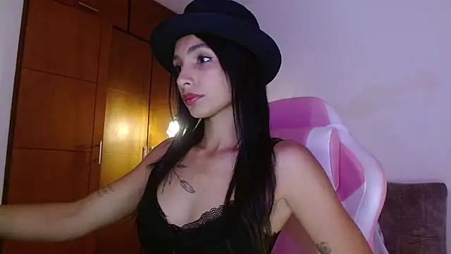 Snapshot of AnnitaSerna_ chatting on October 30, 2025, 1:56 pm AnnitaSerna online show from October 30, 2025, 1:56 pm