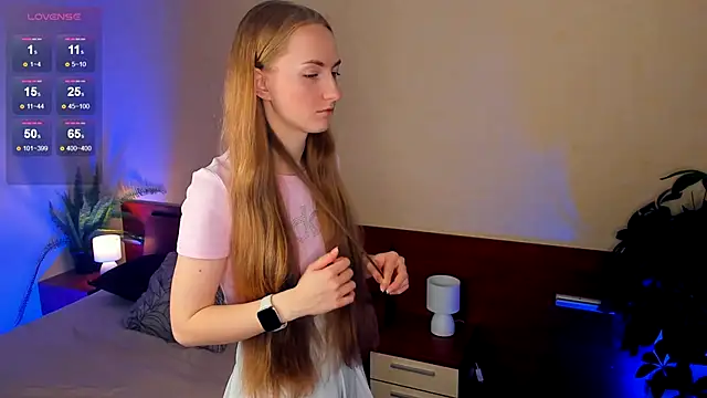 EsmaCarll online show from December 6, 2024, 9:02 pm