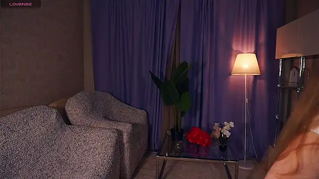 Snapshot of EsmaCarll chatting on January 10, 2025, 8:15 pm EsmaCarll online show from January 10, 2025, 8:15 pm