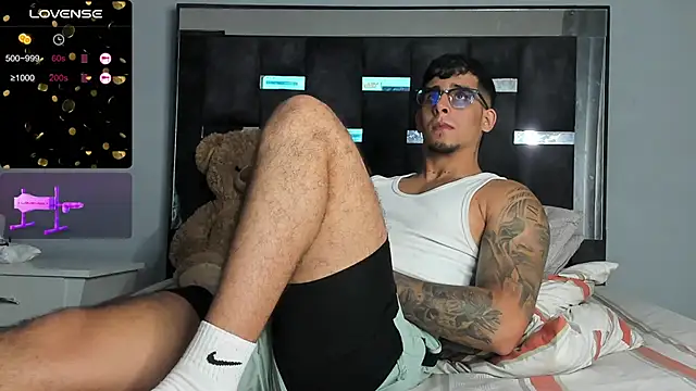 iamcamiloo  online show from November 11, 2025, 4:12 am