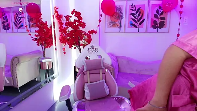 Ema louis  online show from February 14, 2026, 12:46 pm