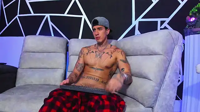 Snapshot of JUSTIN_FULLER1 chatting on February 1, 2025, 10:55 pm JUSTIN FULLER1 online show from February 1, 2025, 10:55 pm