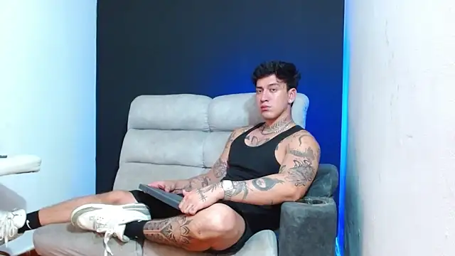 JUSTIN FULLER1 online show from June 11, 2026, 12:32 am