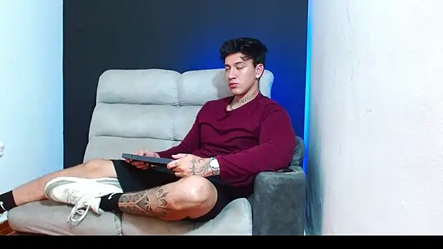 JUSTIN FULLER1 online show from June 23, 2026, 3:37 am