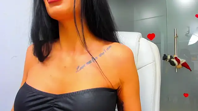 Snapshot of Queenrafaella chatting on December 15, 2025, 3:44 am Queenrafaella online show from December 15, 2025, 3:44 am