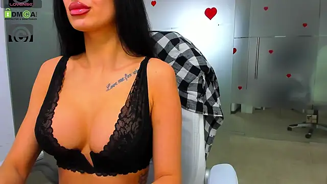 Snapshot of Queenrafaella chatting on March 12, 2026, 4:51 am Queenrafaella online show from March 12, 2026, 4:51 am