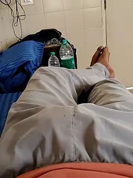 Snapshot of MrNick74 chatting on October 29, 2025, 9:33 am MrNick74 online show from October 29, 2025, 9:33 am