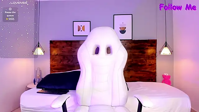 ander deimond  online show from February 7, 2025, 1:43 pm